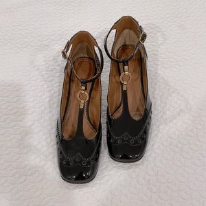 Elegant block heel Mary-Jane brown patent leather shoes